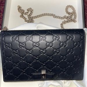 AUTHENTIC GUCCI WALLET ON CHAIN